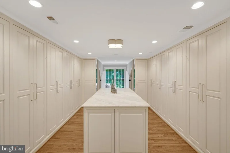 8014 GREENWICH WOODS DR, MCLEAN, VA, 22102, USA, McLean, Virginia, United States. - Photo 37
