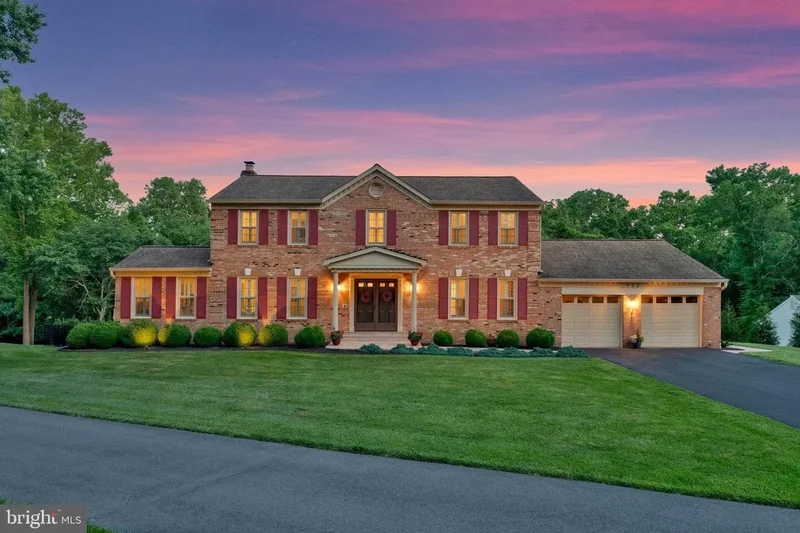 Refined Estate with Serene Poolside Elegance