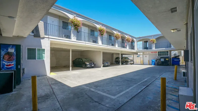 4905 W Adams Boulevard, Los Angeles, California, United States. - Photo 27