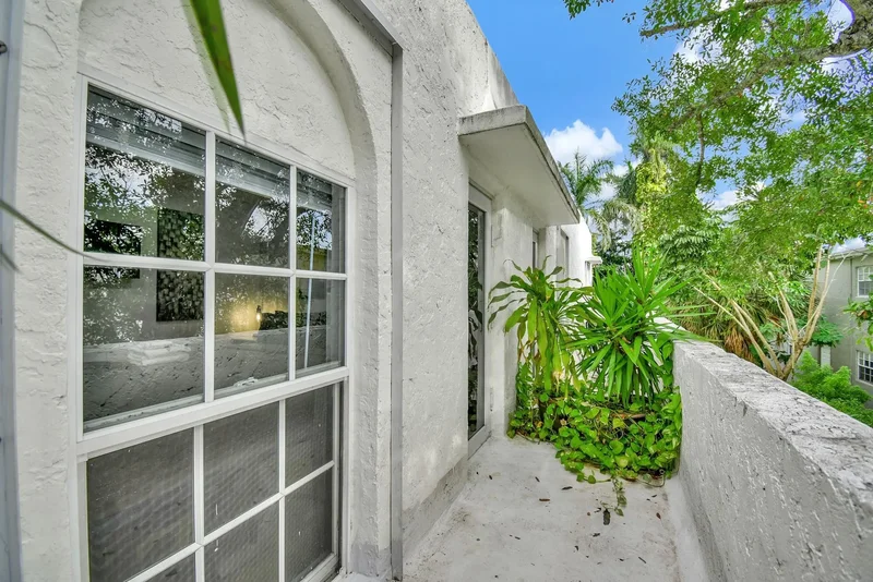 621 NE 28th St, Oakland Park, Florida, United States. - Photo 54