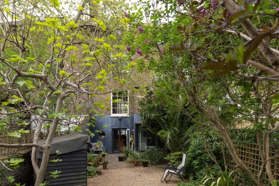 Exterior photo 3