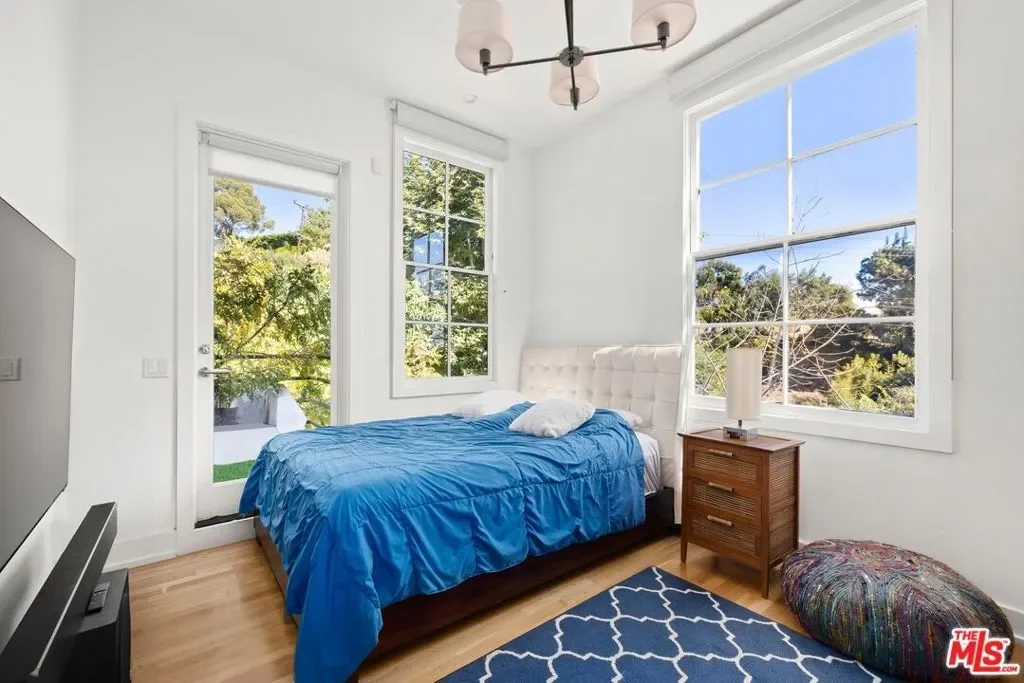 9314 Lloydcrest Drive, Beverly Hills, California, United States. - Photo 25