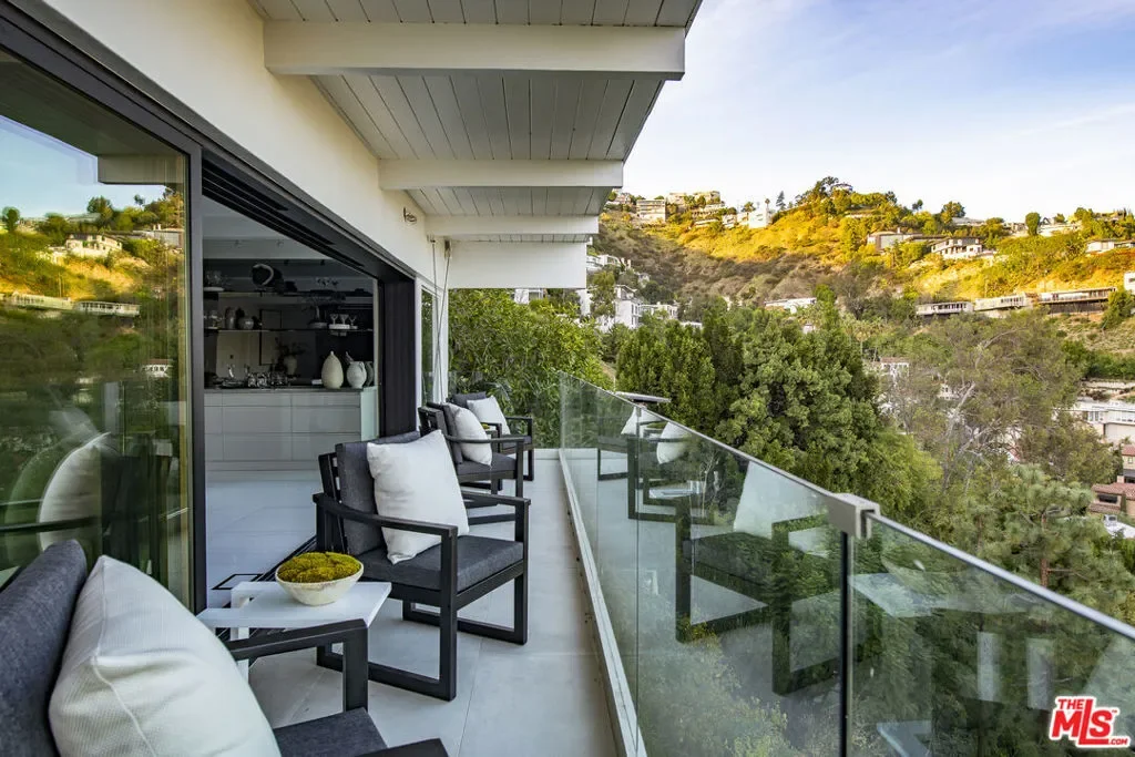 8638 Hollywood Boulevard, Los Angeles, California, United States. - Photo 12