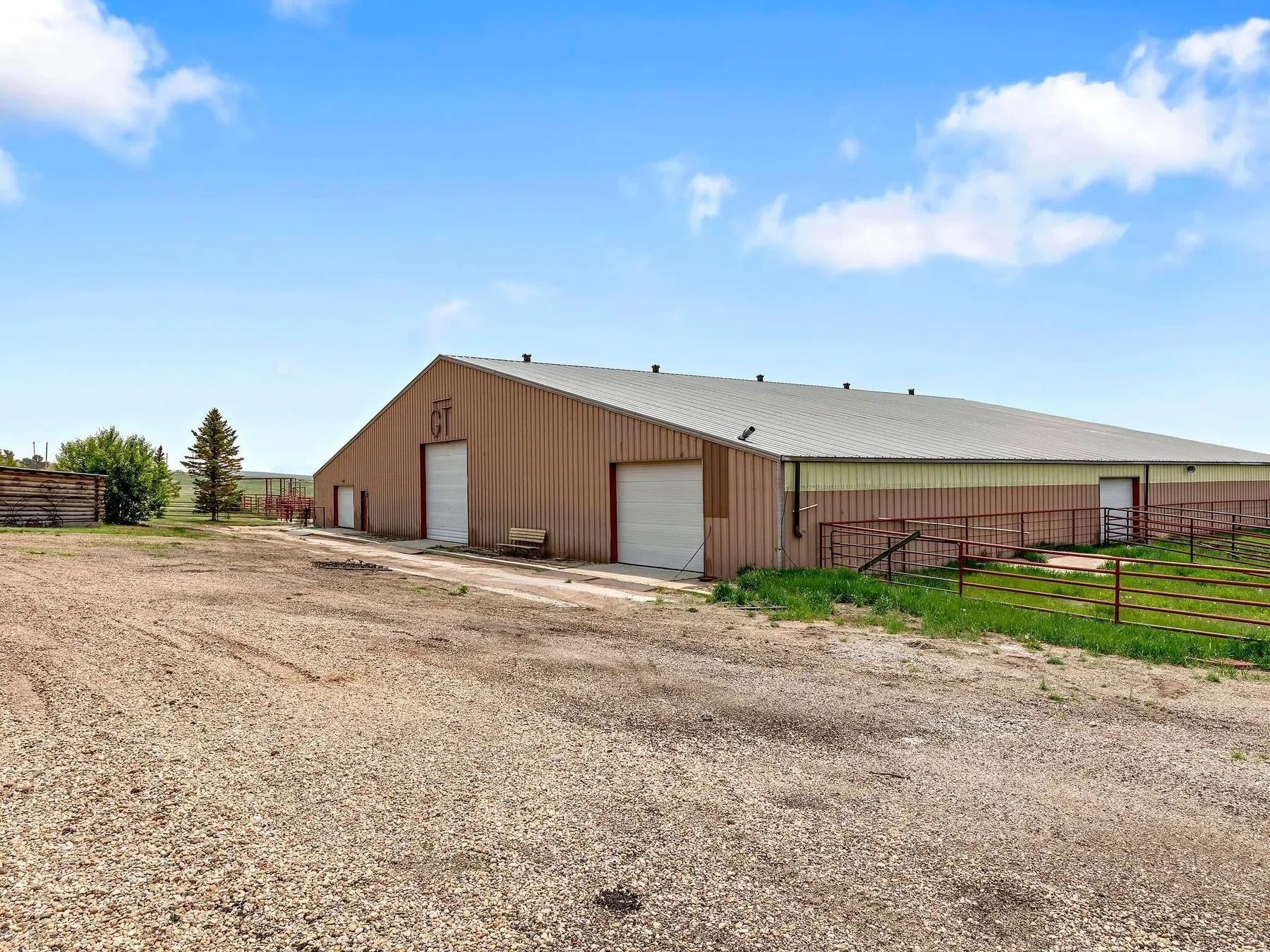 Exterior photo 11