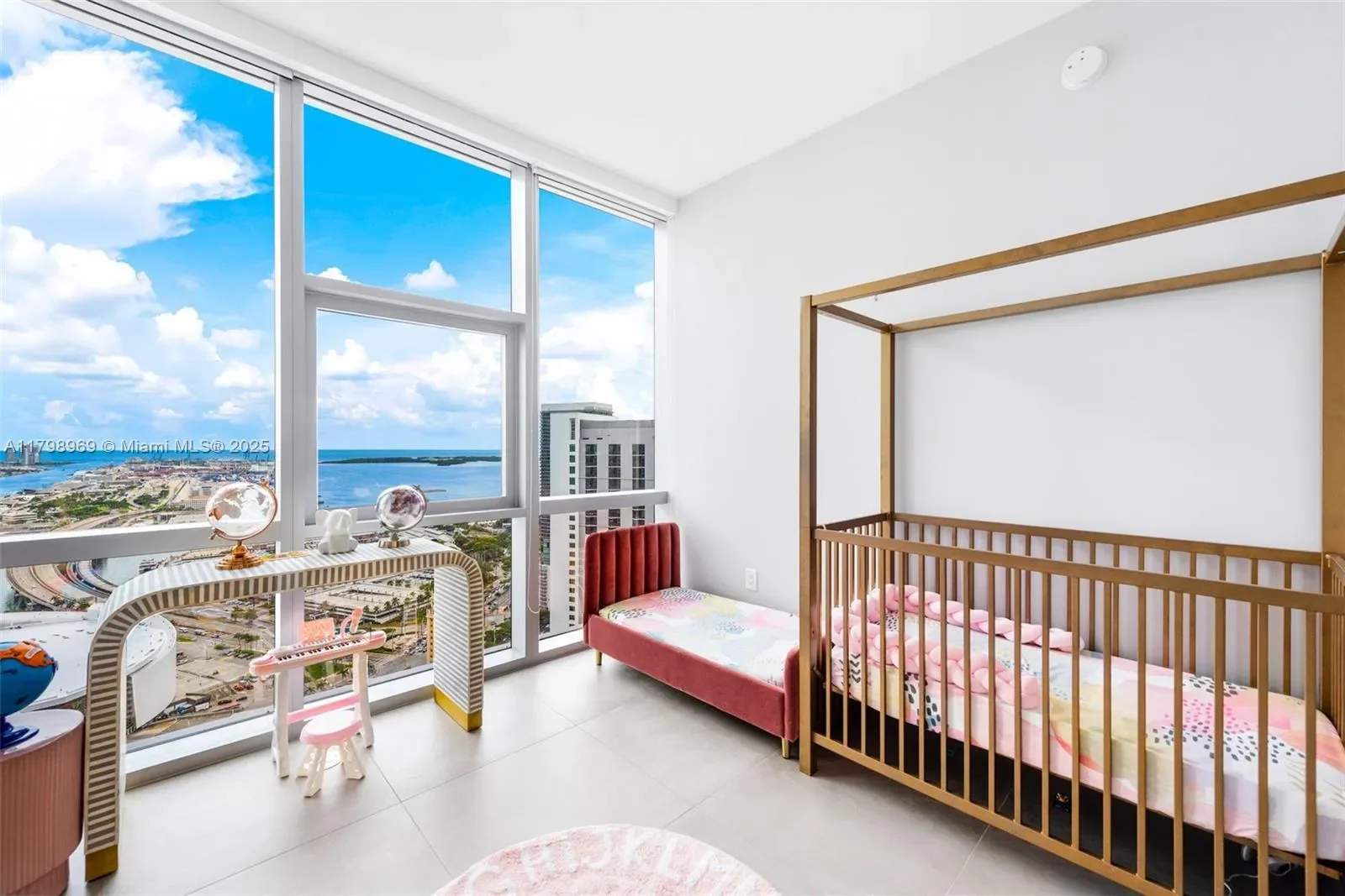 851 NE 1st Ave #4011, Miami, FL 33132, Miami, Florida, United States. - Photo 7