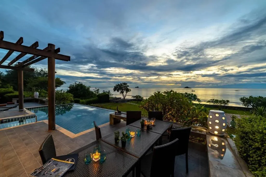 Beachfront 4 Bed 4 Bath in Wang Phong Khao Tao Beach