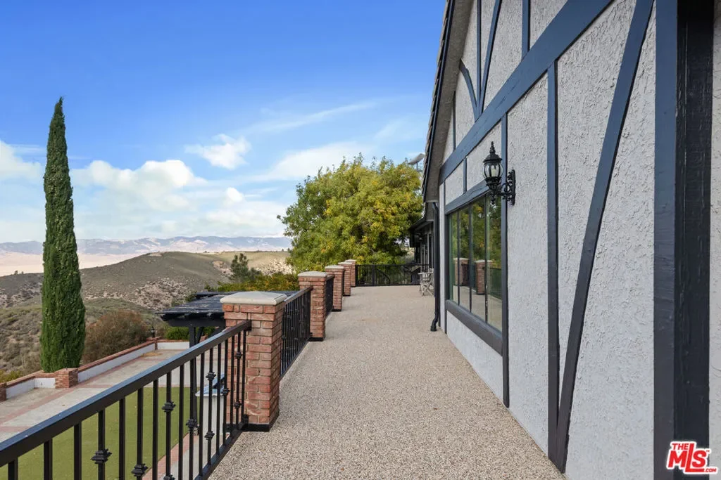 28765 Pine Canyon Road, Lake Hughes, California, United States. - Photo 3