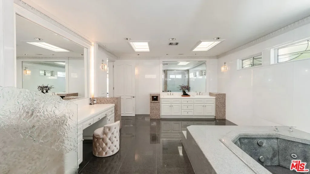 29000 Cliffside Drive, Malibu, California, United States. - Photo 6