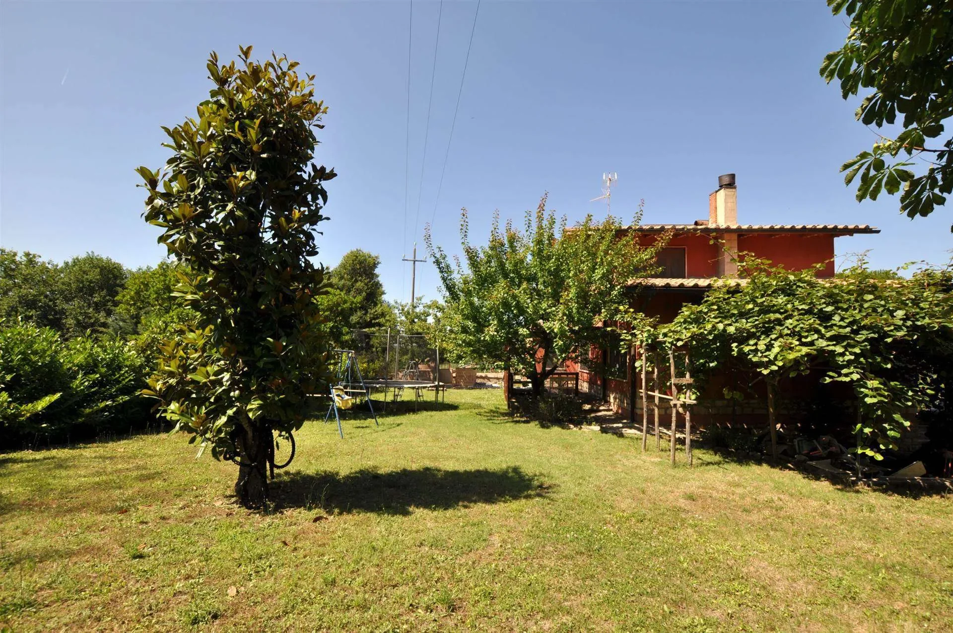 Exterior photo 2