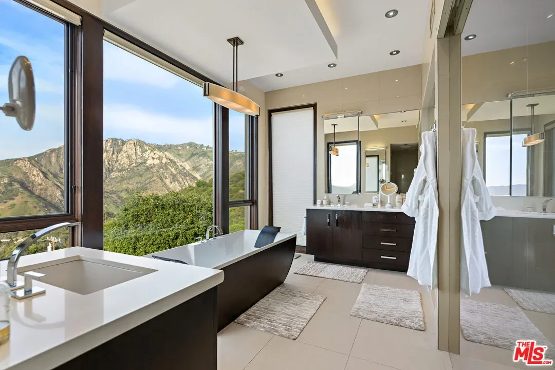 25155 Piuma Rd, Malibu, California, United States. - Photo 2