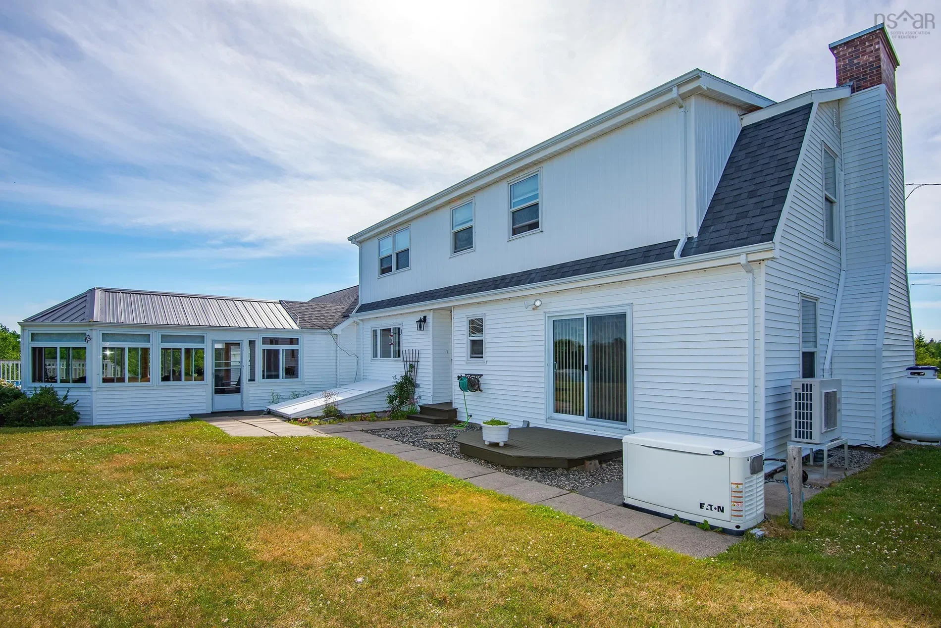 Exterior photo 4