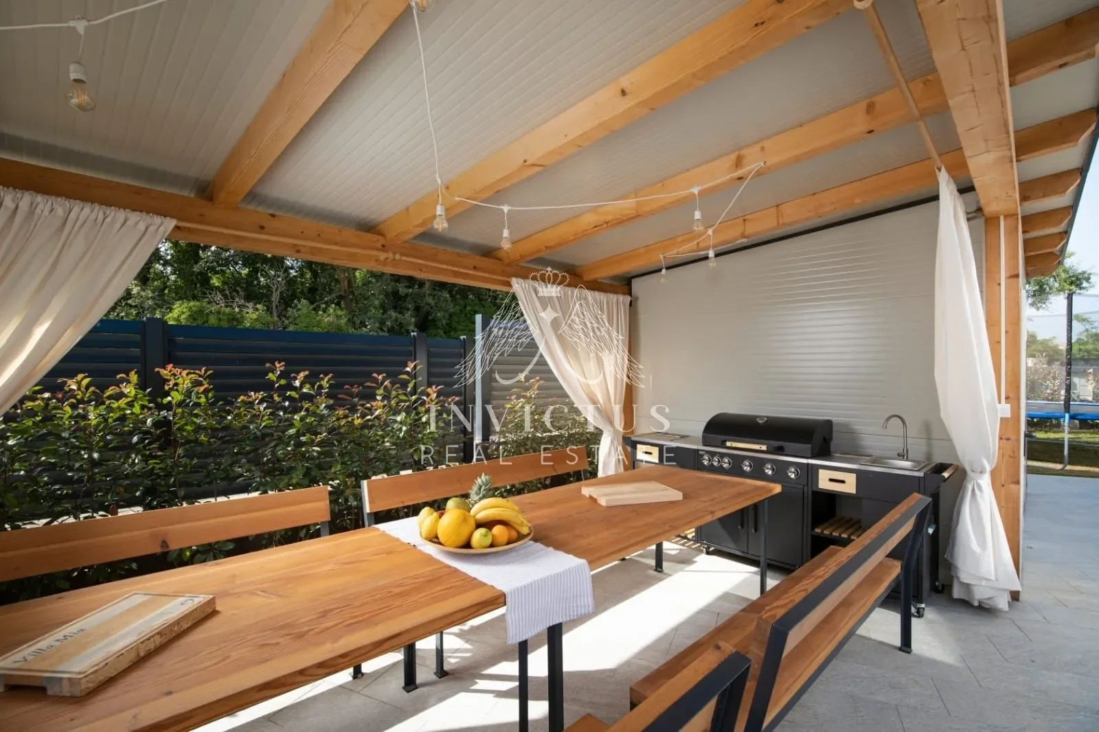 Exterior photo 9