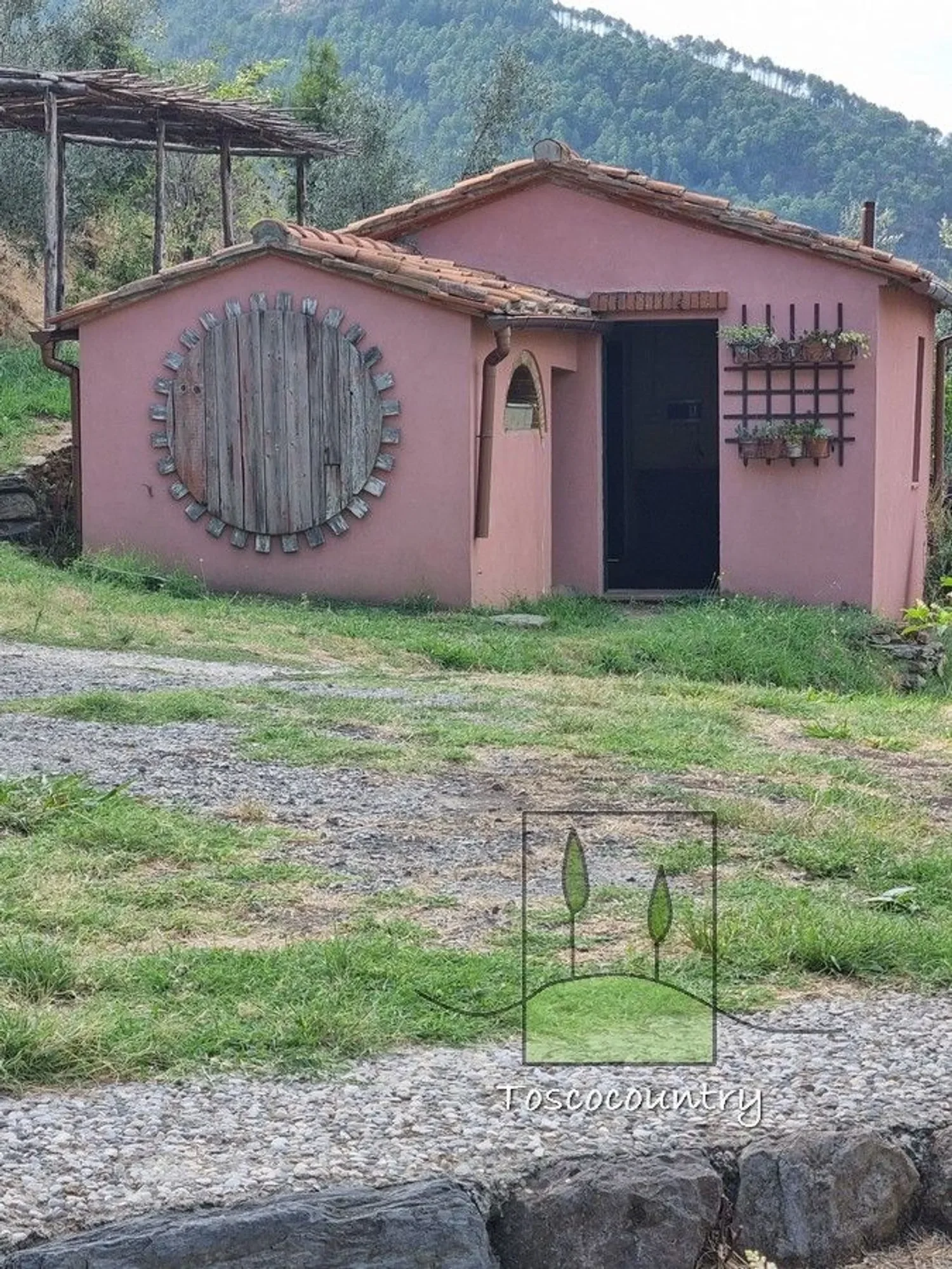 Exterior photo 5