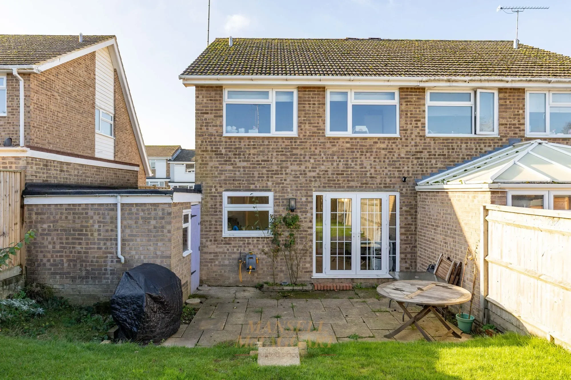 Exterior photo 4