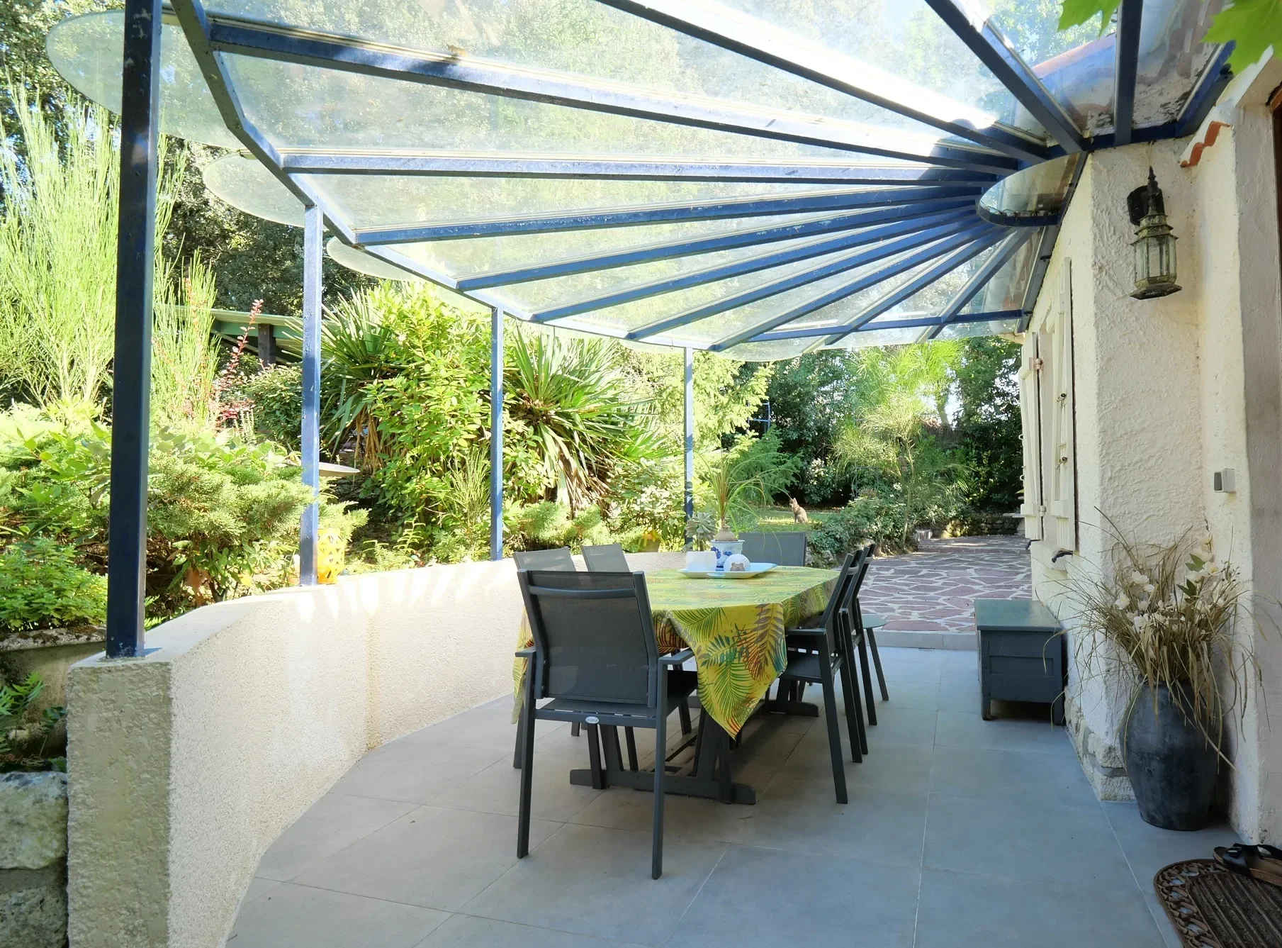 Exterior photo 4