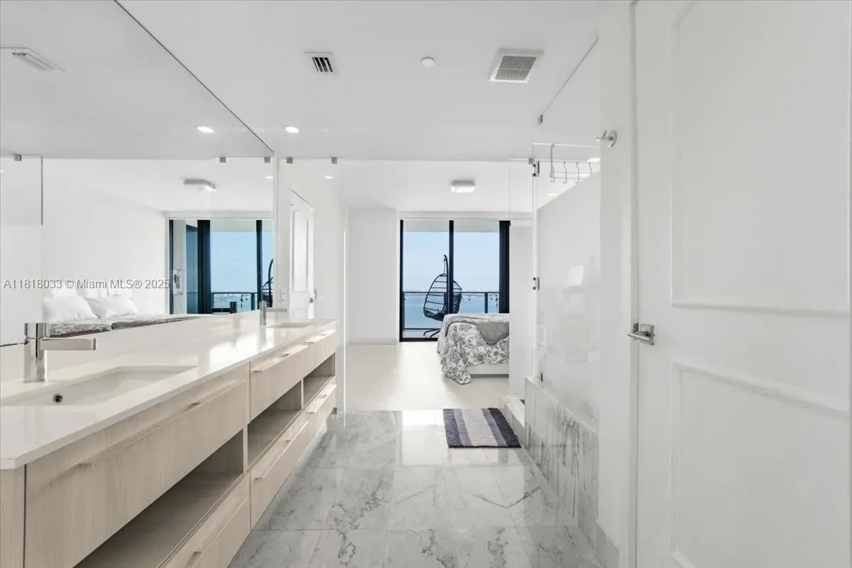 3131 NE 7th Ave 3306, Miami, Florida, United States. - Photo 13