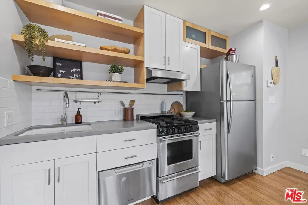 4650 Canoga Avenue, Los Angeles, California, United States. - Photo 13