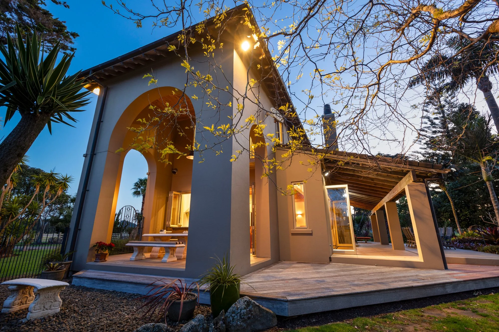 Exterior photo 2