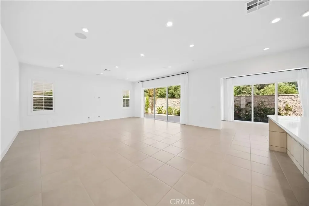 360 Riverbend, Lake Forest, California, United States. - Photo 6