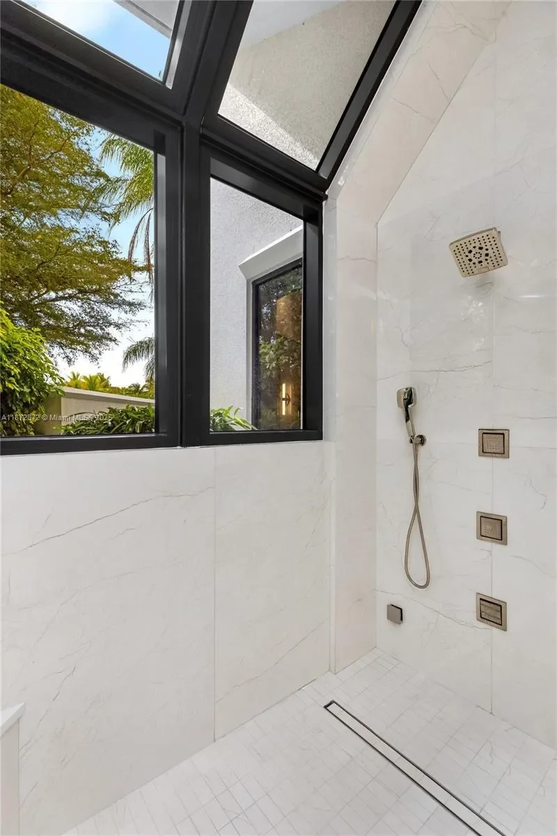 2965 NE Surrey Ln, Southwest Ranches, Florida, United States. - Photo 34