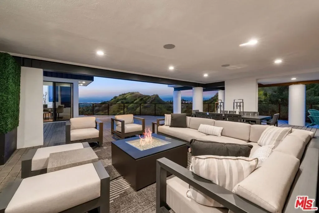3372 Longridge Terrace, Los Angeles, California, United States. - Photo 3