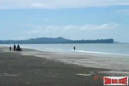 Four Plots of Flat Beachside Land Available on Had Yao