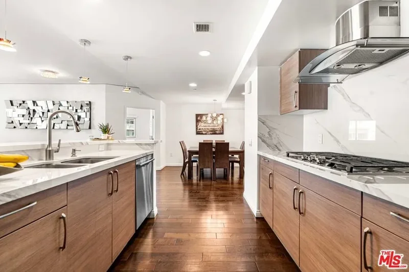 13650 Marina Pointe Drive 1009, Marina del Rey, California, United States. - Photo 23