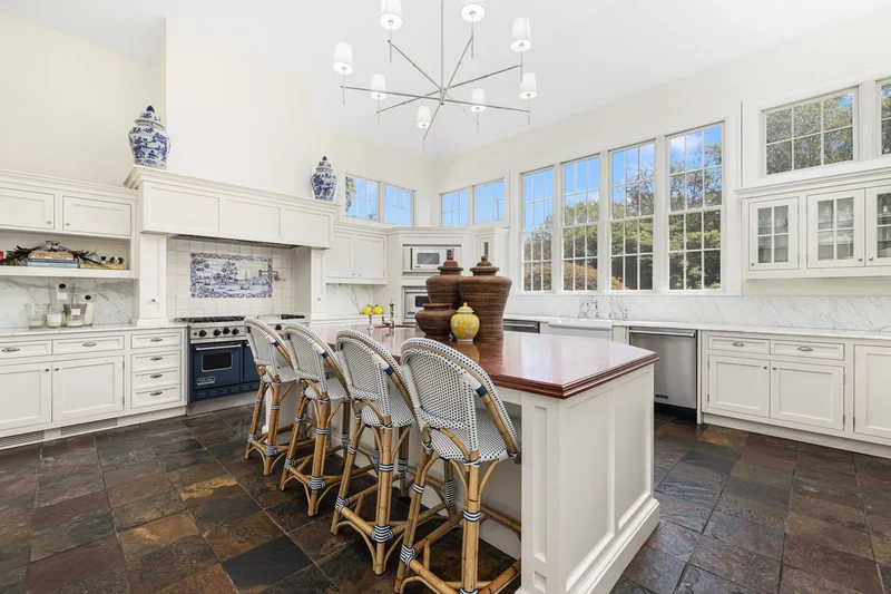 140 Freeman Parkway , Providence, RI 02906, Providence, Rhode Island, United States. - Photo 16