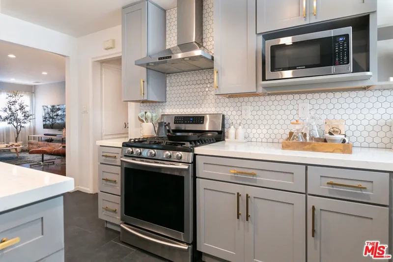 2415 8th Avenue, Los Angeles, California, United States. - Photo 17
