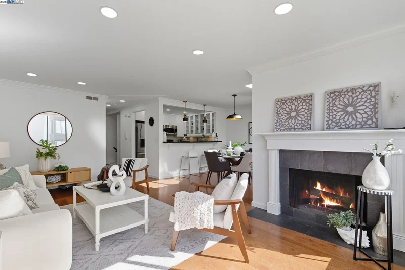 156 Lombard St, San Francisco, California, United States. - Photo 47