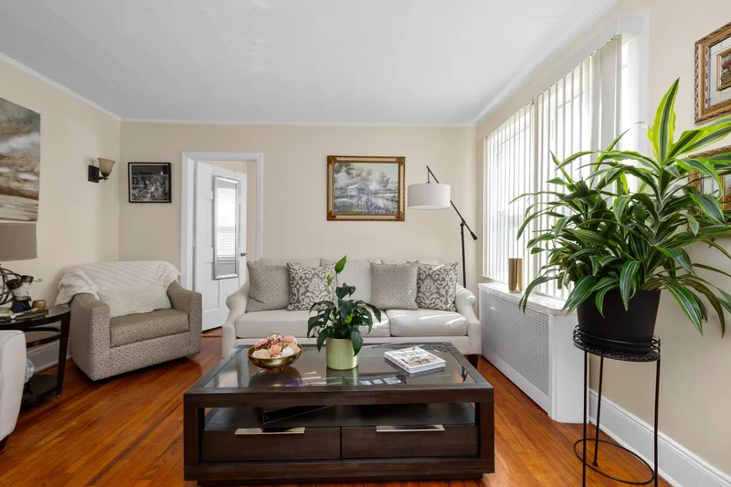 19 Teneyck Ave, Valley Stream, NY 11580, Valley Stream, New York, United States. - Photo 3