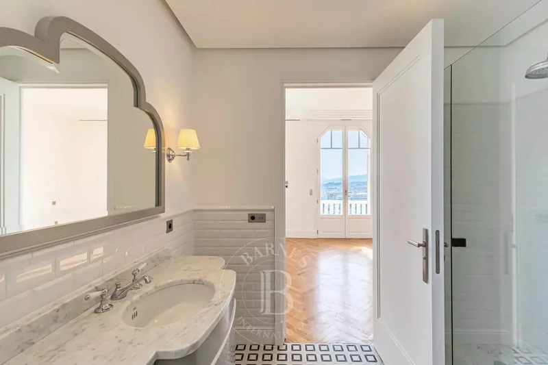 23 Avenue Florida, Cannes, Provence-Alpes-Côte d'Azur, France. - Photo 12