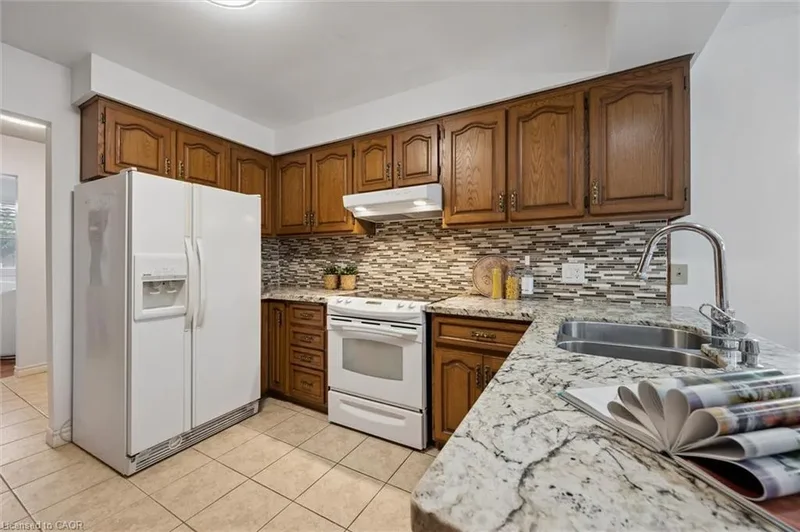 131 Woodbend Crescent, Waterloo, Ontario, Canada. - Photo 23