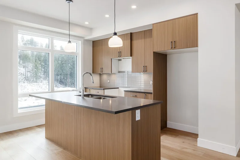 3425 Hilltown Drive  2, Kelowna, BC V1V 2B5, Kelowna, British Columbia, Canada. - Photo 4