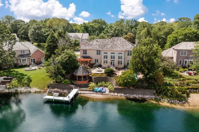 28951 Forest Lake Lane, Libertyville, Illinois, United States. - Photo 5