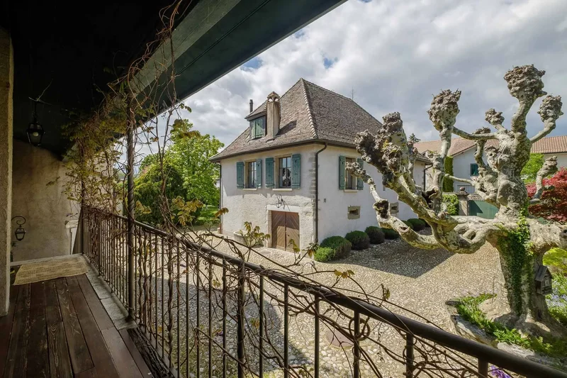 A Satigny, Satigny, Genève, Switzerland. - Photo 10