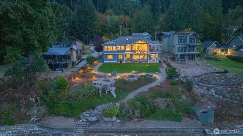 Custom Mountain-View Estate with Indoor-Outdoor Luxury