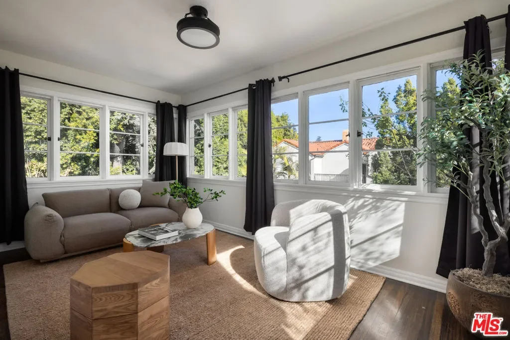 5470 Los Feliz Boulevard, Los Angeles, California, United States. - Photo 18