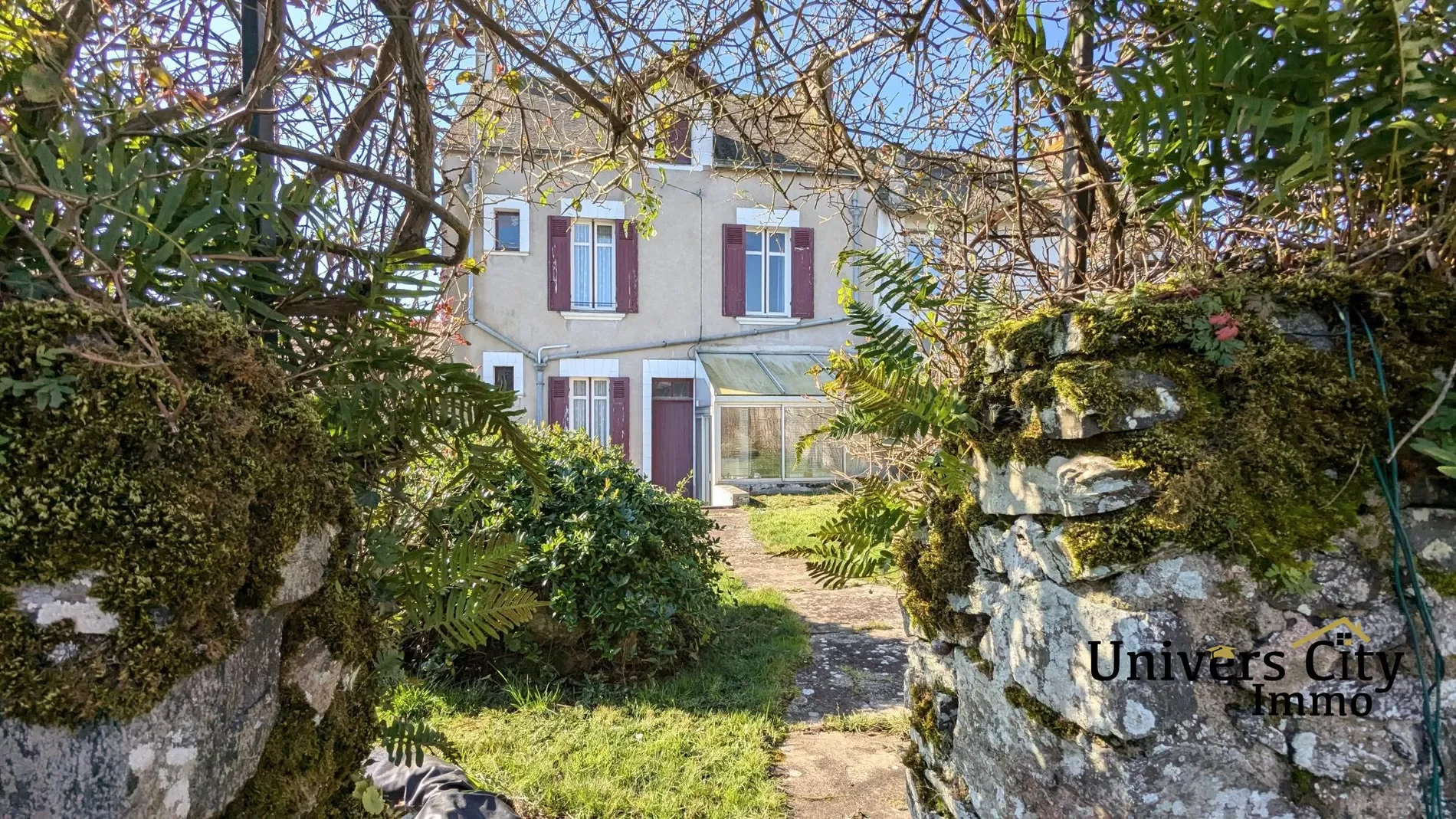 Exterior photo 2