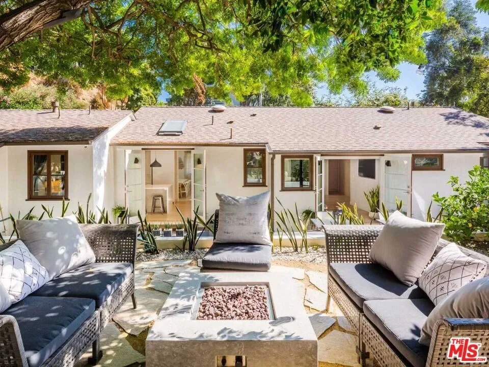3279 Ledgewood Drive, Los Angeles, California, United States. - Photo 23