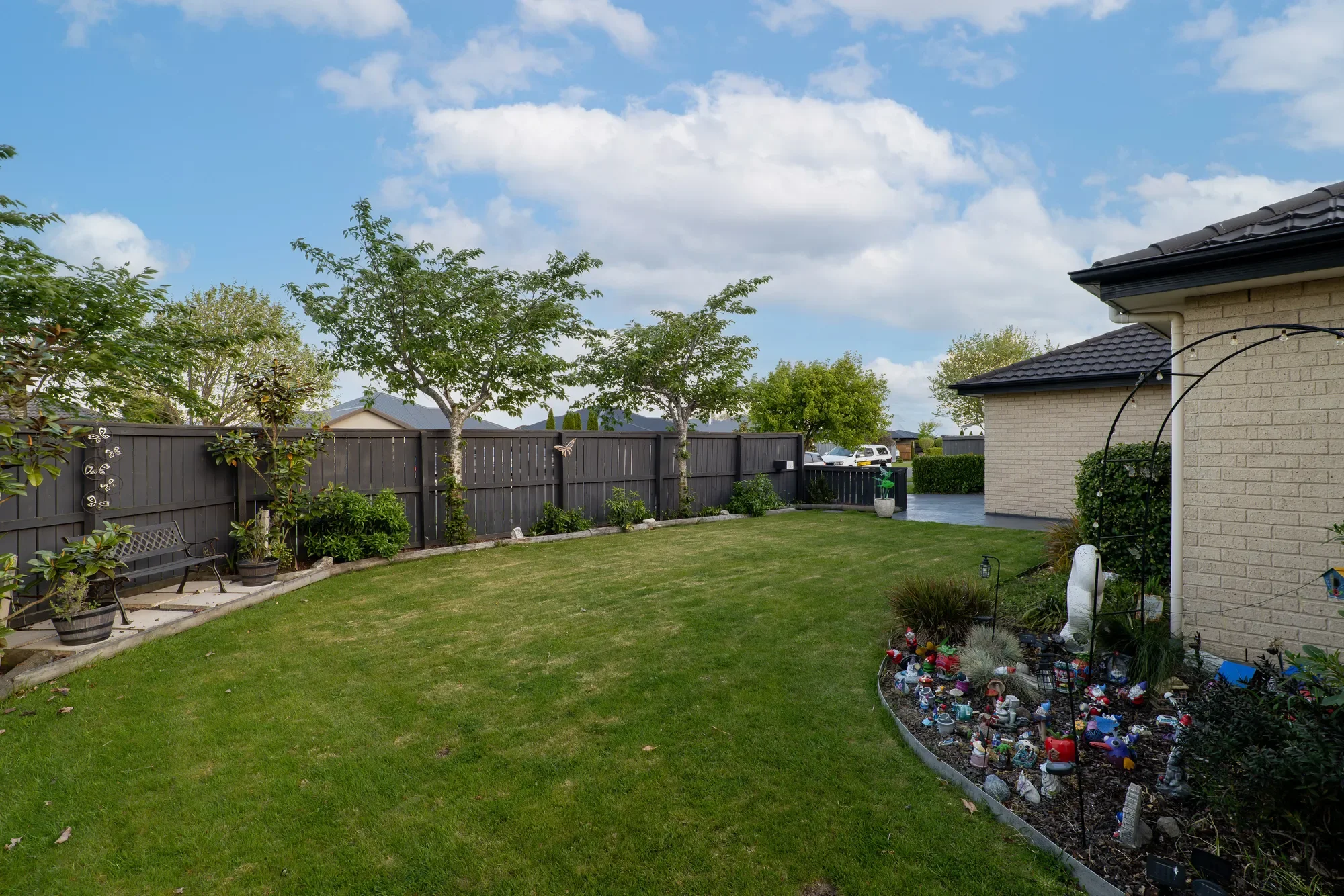 Exterior photo 5