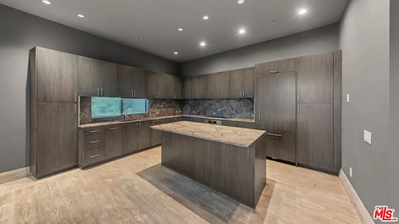 1600 Viewmont Dr, Los Angeles, California, United States. - Photo 7