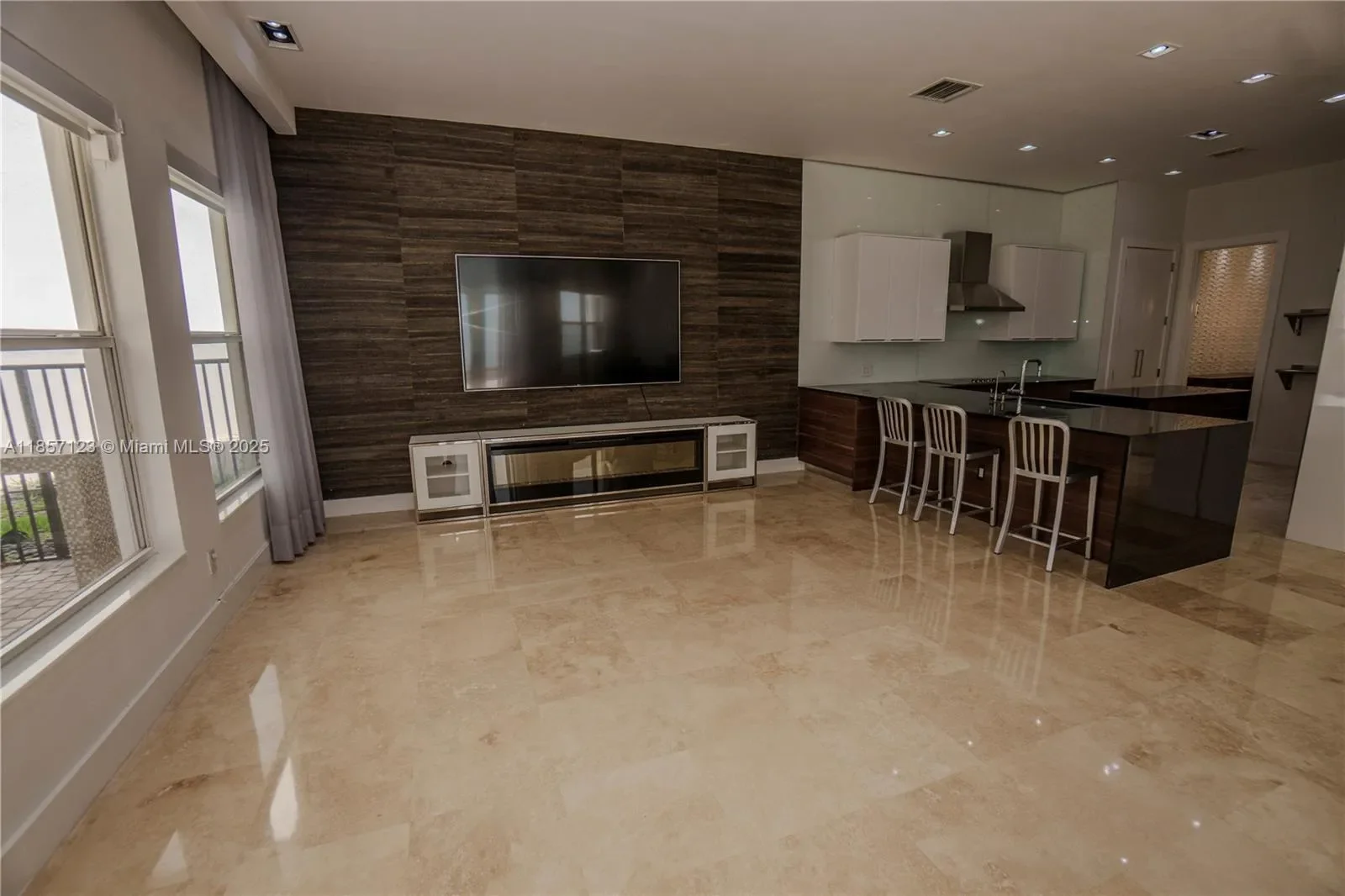 822 Meridian Ln, Hollywood, Florida, United States. - Photo 24