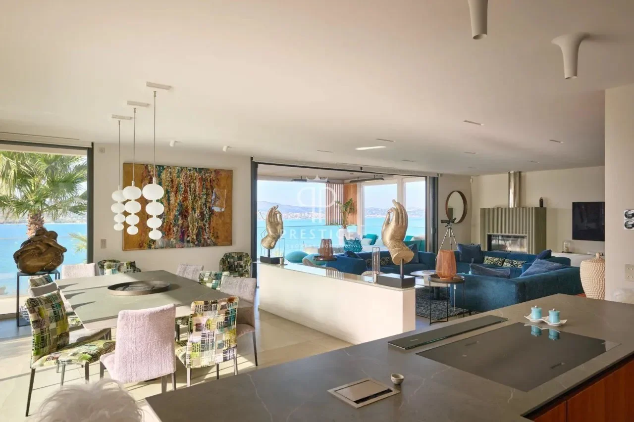 Wow factor 6 bedroom Villa for sale with panoramic and sea views in Gassin, Provence Alpes Cote d'Az