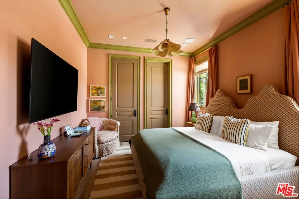 1529 Amalfi Drive, Los Angeles, California, United States. - Photo 36