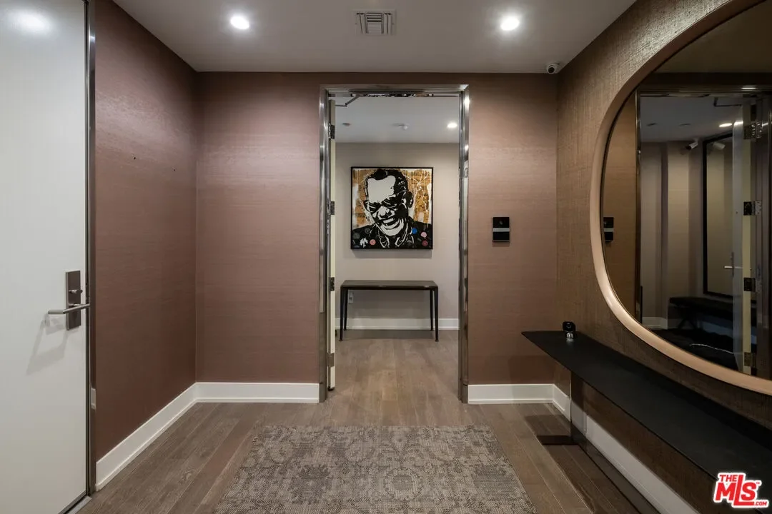 460 N Palm Dr, Beverly Hills, California, United States. - Photo 4