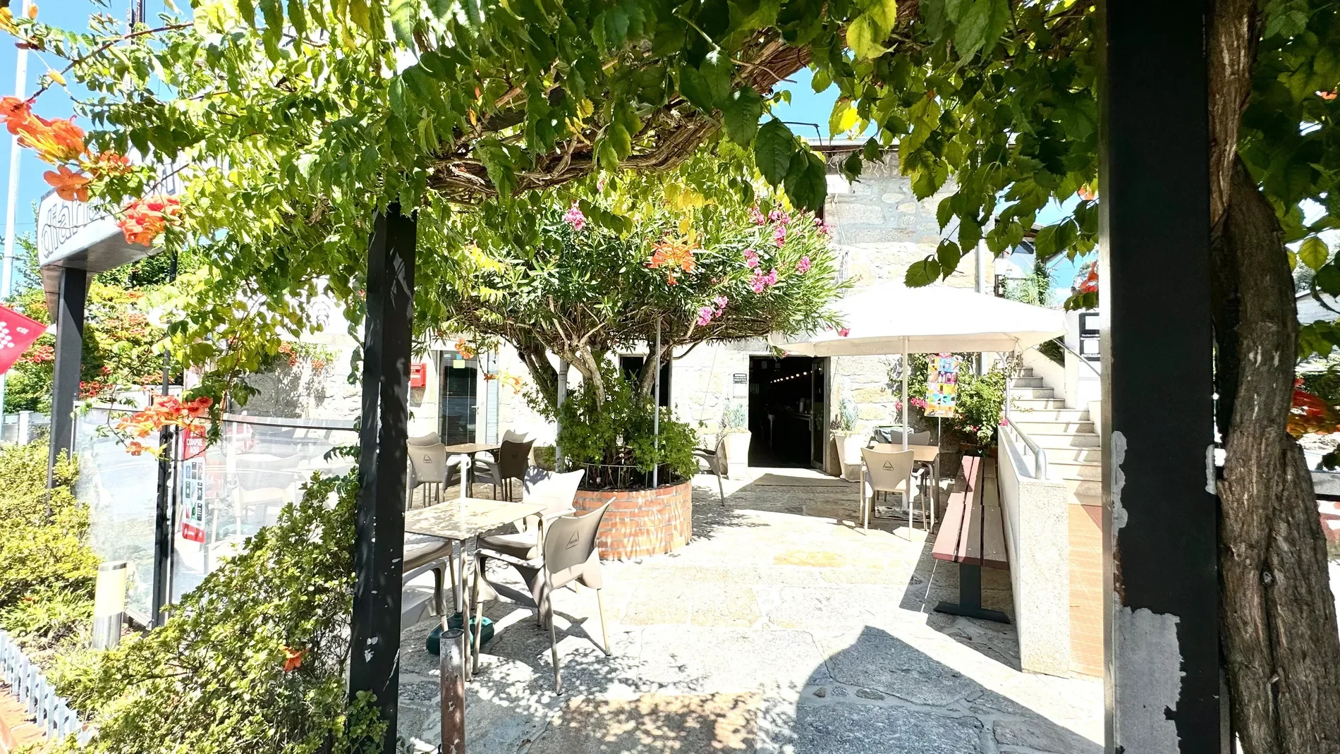 Exterior photo 9