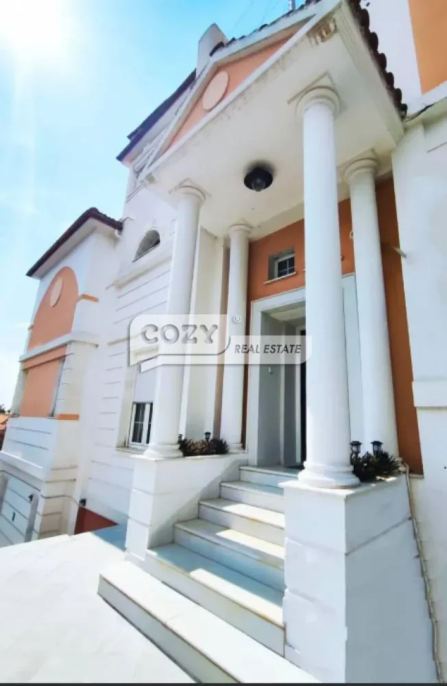 Exterior photo 3