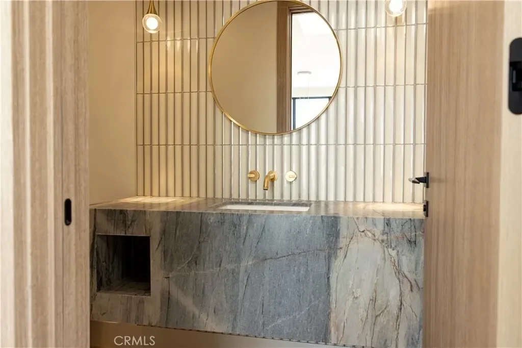 404 16th Street, Manhattan Beach, California, United States. - Photo 34