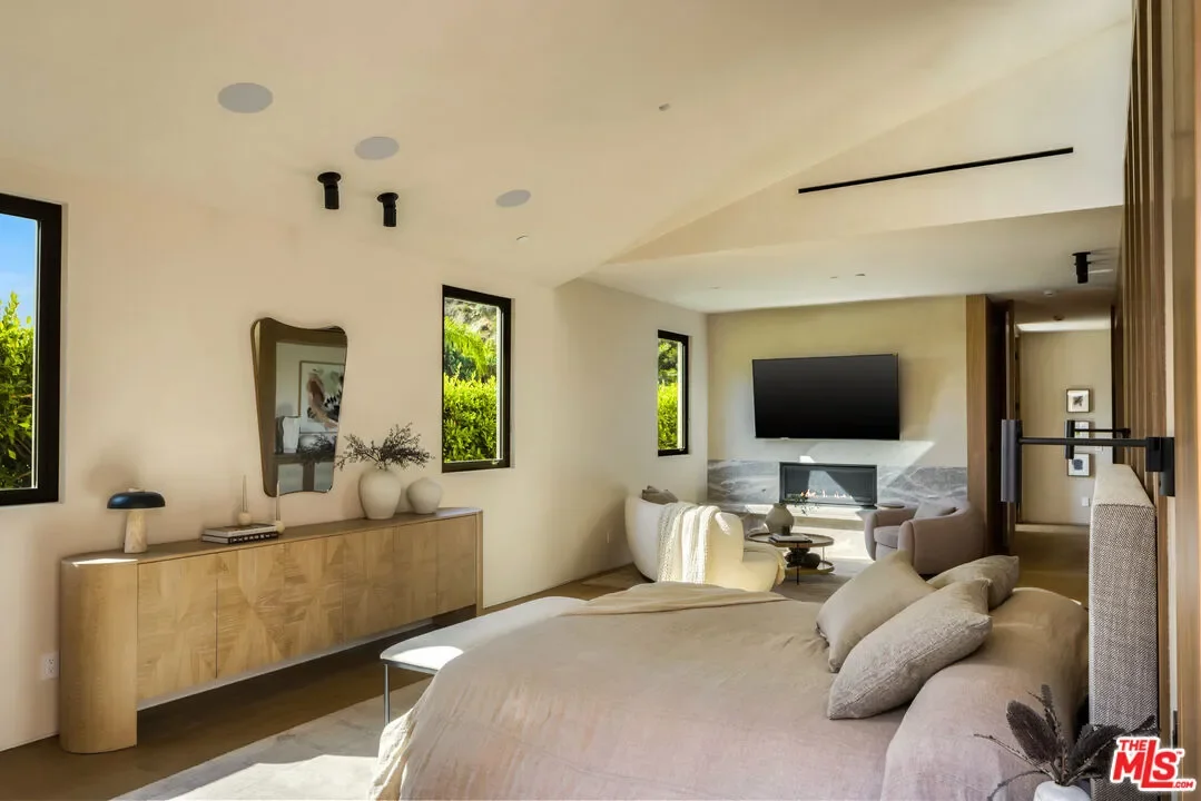 1600 Rising Glen Rd, Los Angeles, California, United States. - Photo 1
